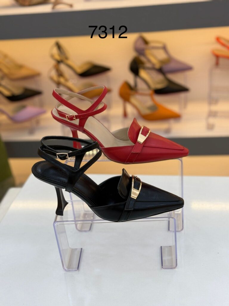 Zarif Toka Detaylı Orta Topuklu Ayakkabı